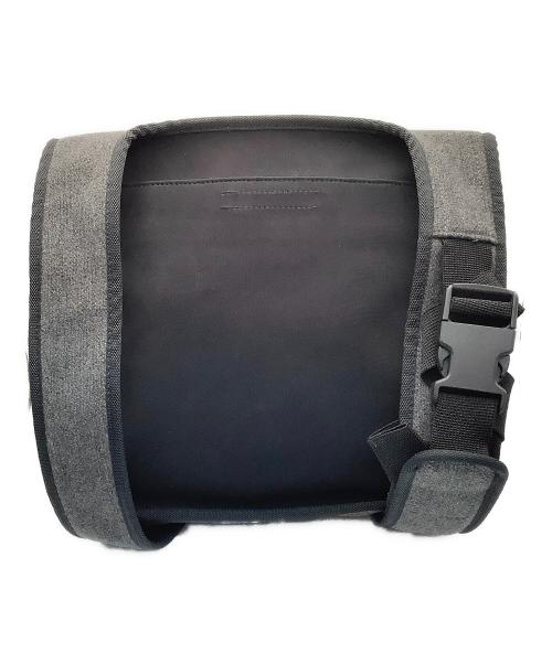 MIU MIU（ミュウミュウ）MIU MIU (ミュウミュウ) ショルダーバッグ グレー×ブラックの古着・服飾アイテム