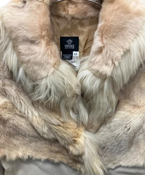 VERSACE（ヴェルサーチェ）VERSACE (ヴェルサーチェ) フェイクファーコート ブラウン サイズ:XSの古着・服飾アイテム