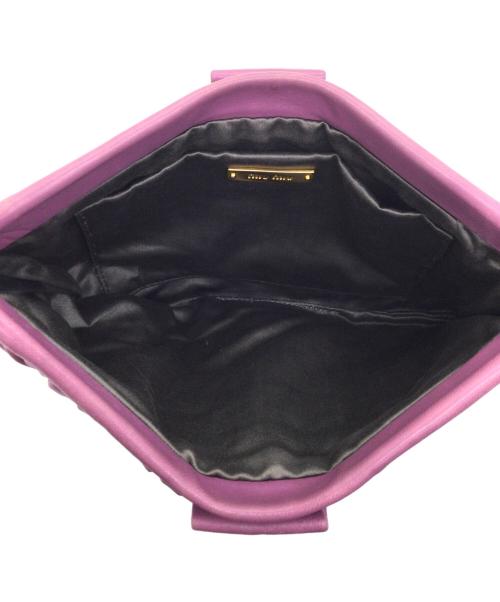 MIU MIU（ミュウミュウ）MIU MIU (ミュウミュウ) ハンドバッグ ピンク×ゴールドの古着・服飾アイテム