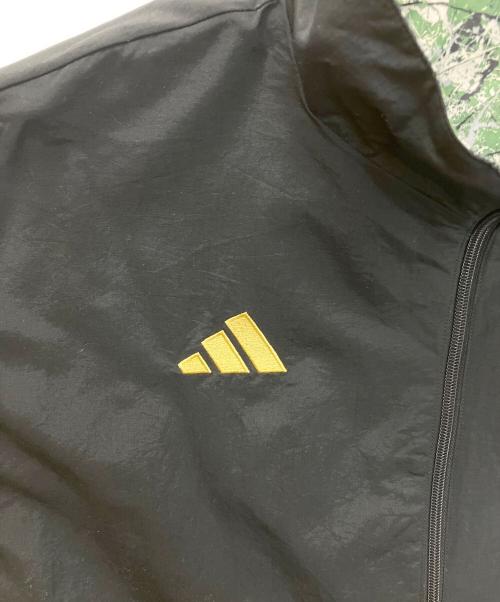 adidas（アディダス）adidas (アディダス) Manchester United (マンチェスターユナイテッド) THE STONE ROSES (ザ・ストーン・ローゼズ) IP9186　Anthem Jacket ブラック サイズ:3XLの古着・服飾アイテム