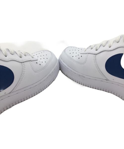 NIKE（ナイキ）NIKE (ナイキ) ローカットスニーカー ホワイト×ネイビー サイズ:US8、UK7、EUR41、cm26、BR39.5、CN260の古着・服飾アイテム