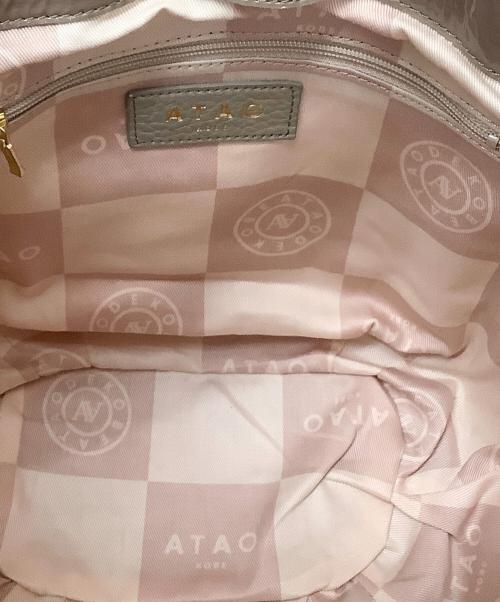 ATAO（アタオ）ATAO (アタオ) 撥水エナメルワンショルダーバッグ ベージュの古着・服飾アイテム