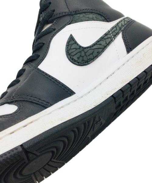 NIKE（ナイキ）NIKE (ナイキ) Air Jordan 1 Mid ブラック×ホワイト サイズ:US9、UK8、EUR42.5、cm27、BR40.5、CN270(2.5)の古着・服飾アイテム