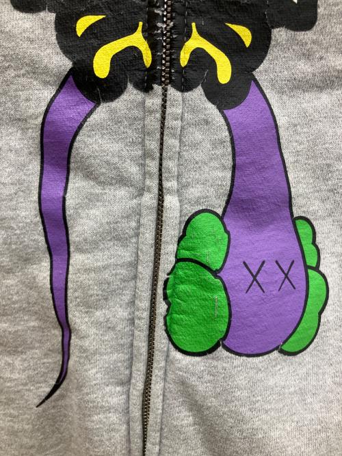 BABY MiLO（ベビーマイロ）BABY MiLO (ベビーマイロ) KAWS (カウズ) ジップパーカー グレー サイズ:Lの古着・服飾アイテム