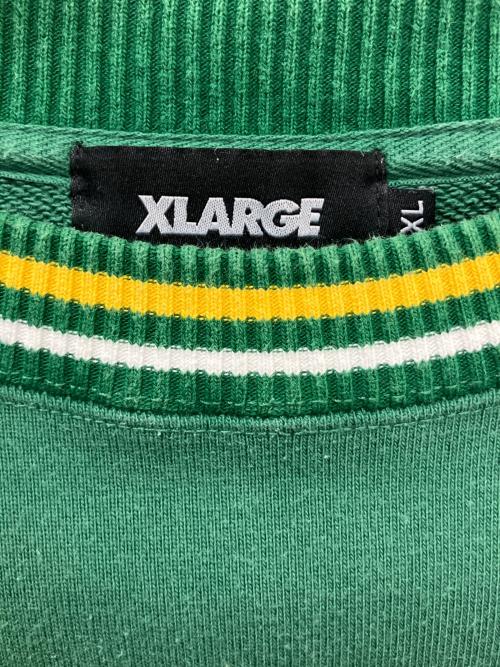 X-LARGE（エクストララージ）X-LARGE (エクストララージ) 101223012007　STRIPED SLEEVE TEAM LOGO CREWNECK SWEAT グリーン×イエロー サイズ:XLの古着・服飾アイテム