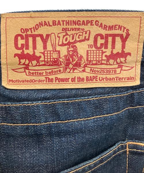 BAPE BY A BATHING APE（ベイプバイアベイシングエイプ）BAPE BY A BATHING APE (ベイプバイアベイシングエイプ) デニムパンツ インディゴ サイズ:XLの古着・服飾アイテム