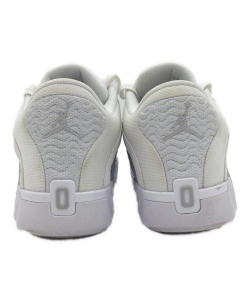 NIKE（ナイキ）NIKE (ナイキ) バスケットボールシューズ ホワイト サイズ:US9、UK8、EUR42.5、cm27、BR40.5、CN270(2.5)の古着・服飾アイテム