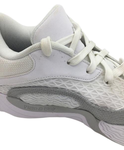 NIKE（ナイキ）NIKE (ナイキ) バスケットボールシューズ ホワイト サイズ:US9、UK8、EUR42.5、cm27、BR40.5、CN270(2.5)の古着・服飾アイテム