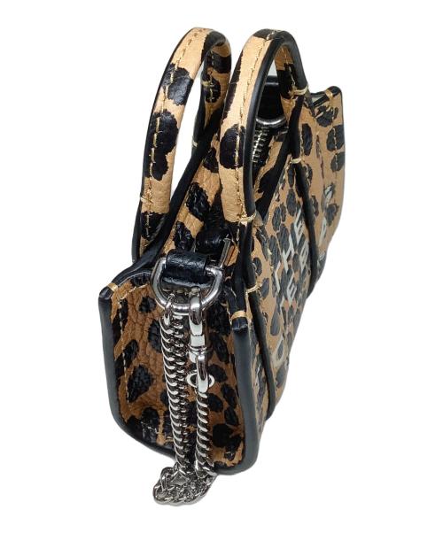 MARC JACOBS（マークジェイコブス）MARC JACOBS (マークジェイコブス) THE LEATHER NANO TOTE CHARM ブラウン×ブラックの古着・服飾アイテム