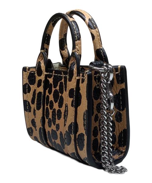 MARC JACOBS（マークジェイコブス）MARC JACOBS (マークジェイコブス) THE LEATHER NANO TOTE CHARM ブラウン×ブラックの古着・服飾アイテム