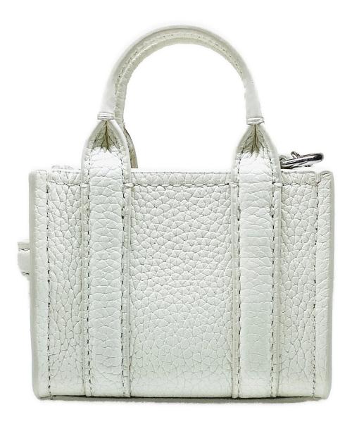 MARC JACOBS（マークジェイコブス）MARC JACOBS (マークジェイコブス) THE LEATHER NANO TOTE CHARM ホワイトの古着・服飾アイテム