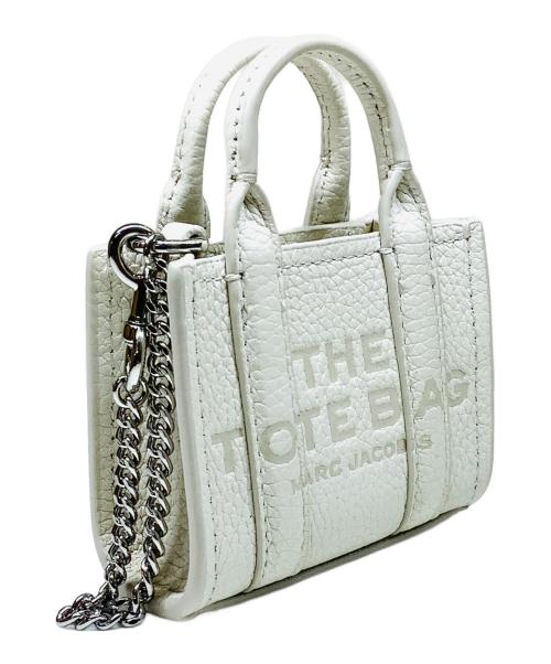 MARC JACOBS（マークジェイコブス）MARC JACOBS (マークジェイコブス) THE LEATHER NANO TOTE CHARM ホワイトの古着・服飾アイテム