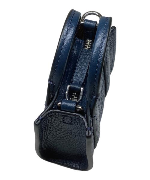 MARC JACOBS（マークジェイコブス）MARC JACOBS (マークジェイコブス) THE LEATHER NANO TOTE CHARM ネイビーの古着・服飾アイテム