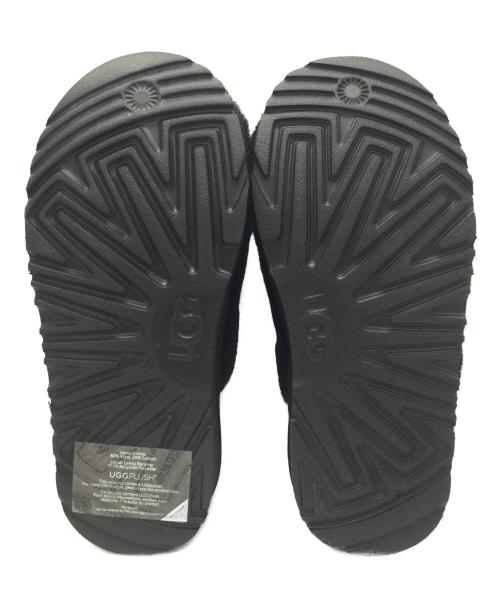 UGG（アグ）UGG (アグ) K FLUFF YEAH CLOG ブラック×ホワイト サイズ:USA2、UK1、EU33.5、JAPAN21の古着・服飾アイテム