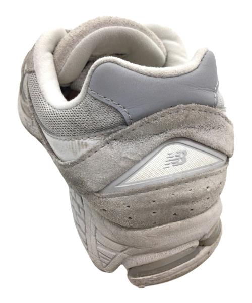 NEW BALANCE（ニューバランス）NEW BALANCE (ニューバランス) U2002RGR ホワイト サイズ:US7、UK6.5、EU40、JPN25の古着・服飾アイテム