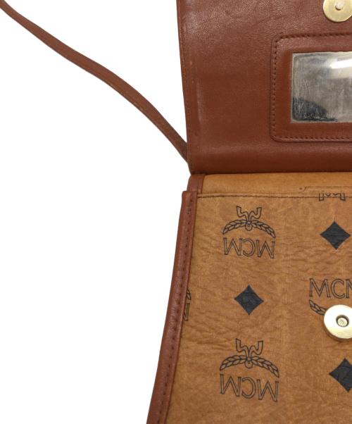 MCM（エムシーエム）MCM (エムシーエム) ミラー付ショルダーバッグ ブラウンの古着・服飾アイテム