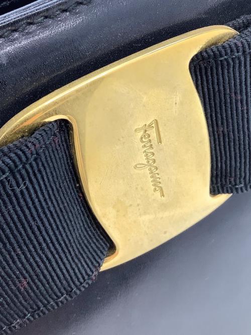 Salvatore Ferragamo（サルヴァトーレ フェラガモ）Salvatore Ferragamo (サルヴァトーレ フェラガモ) ハンドバッグ ブラック×ゴールドの古着・服飾アイテム