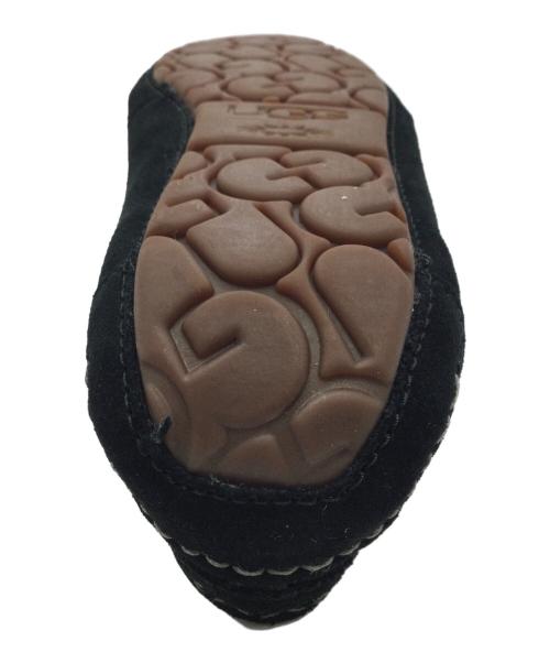 UGG（アグ）UGG (アグ) モカシンシューズ ブラック サイズ:USA7、UK5、EU38、JAPAN24 未使用品の古着・服飾アイテム
