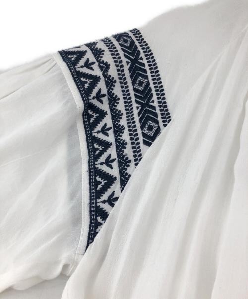 RAY BEAMS（レイ ビームス）RAY BEAMS (レイ ビームス) エスニックシシュウマキシワンピース ホワイト×ネイビー サイズ:不明の古着・服飾アイテム
