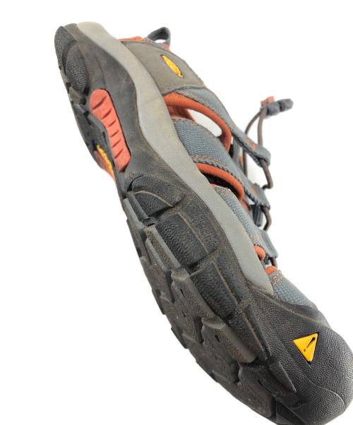 KEEN（キーン）KEEN (キーン) サンダル グレー×オレンジ サイズ:27cmの古着・服飾アイテム