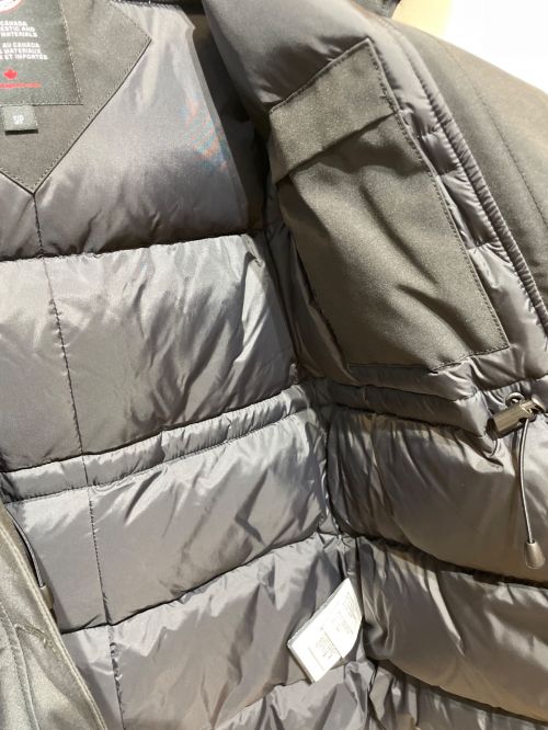 CANADA GOOSE（カナダグース）CANADA GOOSE (カナダグース) ダウンジャケット ブラック サイズ:Ｓの古着・服飾アイテム