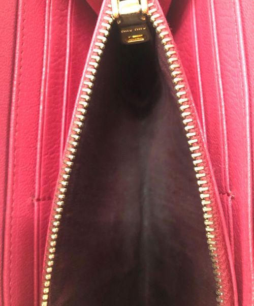 MIU MIU（ミュウミュウ）MIU MIU (ミュウミュウ) ラウンドファスナー長財布 ピンクの古着・服飾アイテム