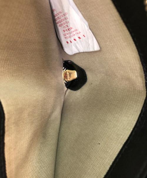 MARNI（マルニ）MARNI (マルニ) 2つ折り財布 ブラックの古着・服飾アイテム