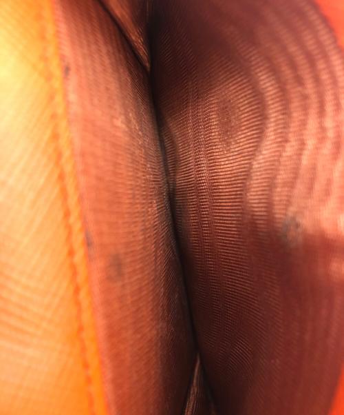 PRADA（プラダ）PRADA (プラダ) 3つ折り財布 オレンジの古着・服飾アイテム