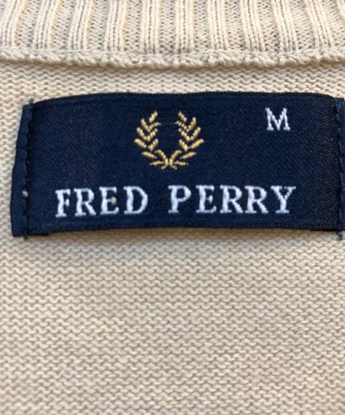FRED PERRY（フレッドペリー）FRED PERRY (フレッドペリー) Vネックニット ベージュ サイズ:Mの古着・服飾アイテム