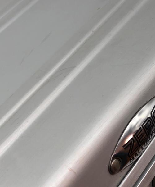 ZERO HALLIBURTON（ゼロ ハリバートン）ZERO HALLIBURTON (ゼロハリバートン) ミニアタッシュケース シルバーの古着・服飾アイテム