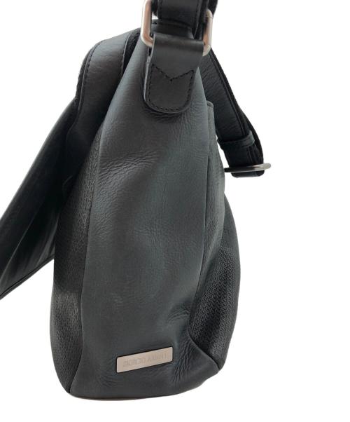 GIORGIO ARMANI（ジョルジョアルマーニ）GIORGIO ARMANI (ジョルジョアルマーニ) レザーメッセンジャーバッグ ブラックの古着・服飾アイテム
