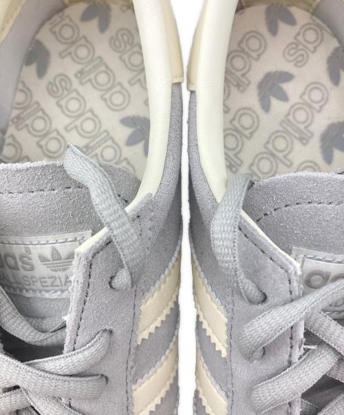adidas（アディダス）adidas (アディダス) ローカットスニーカー グレー×ホワイト サイズ:25cmの古着・服飾アイテム