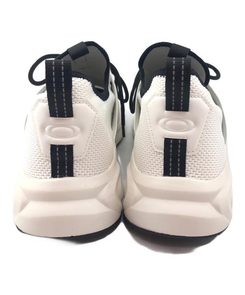 OAKLEY（オークリー）OAKLEY (オークリー) ローカットスニーカー ホワイト サイズ:265の古着・服飾アイテム