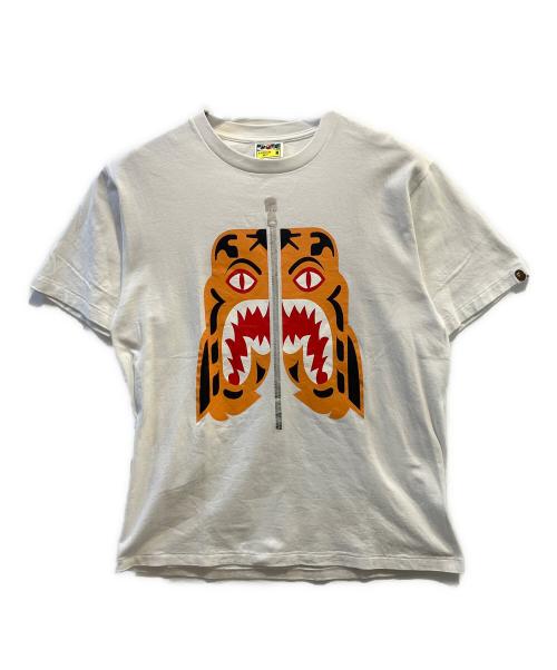 A BATHING APE（アベイシングエイプ）A BATHING APE (アベイシングエイプ) タイガープリントTシャツ ホワイト サイズ:Mの古着・服飾アイテム