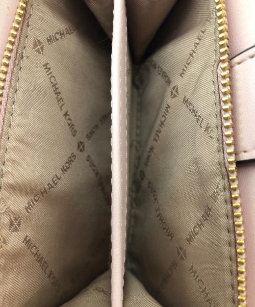 MICHAEL KORS（マイケル・コース）MICHAEL KORS (マイケル・コース) 2つ折り財布 ピンクの古着・服飾アイテム