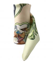 HERMES（エルメス）の古着「シルクスカーフ カレ90 LES CHEVAUX ムガル王朝の馬」｜アイボリー