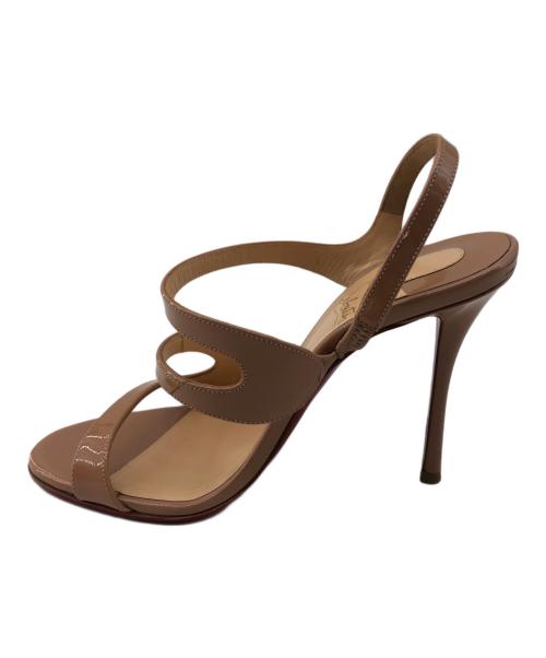Christian Louboutin（クリスチャン・ルブタン）Christian Louboutin (クリスチャン・ルブタン) エナメルレザーサンダル ベージュ サイズ:37の古着・服飾アイテム