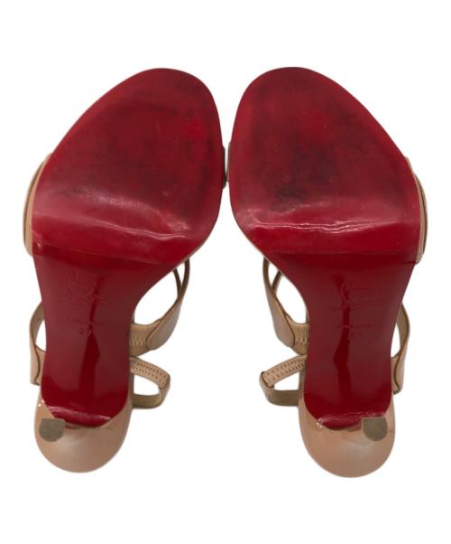 Christian Louboutin（クリスチャン・ルブタン）Christian Louboutin (クリスチャン・ルブタン) エナメルレザーサンダル ベージュ サイズ:37の古着・服飾アイテム