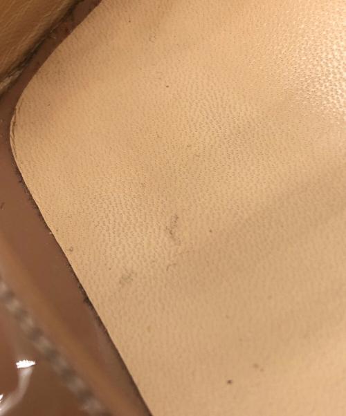 Christian Louboutin（クリスチャン・ルブタン）Christian Louboutin (クリスチャン・ルブタン) エナメルレザーサンダル ベージュ サイズ:37の古着・服飾アイテム
