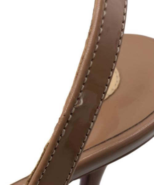Christian Louboutin（クリスチャン・ルブタン）Christian Louboutin (クリスチャン・ルブタン) エナメルレザーサンダル ベージュ サイズ:37の古着・服飾アイテム