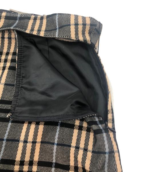 BURBERRY LONDON（バーバリーロンドン）BURBERRY LONDON (バーバリーロンドン) スカート ベージュ サイズ:UK6の古着・服飾アイテム