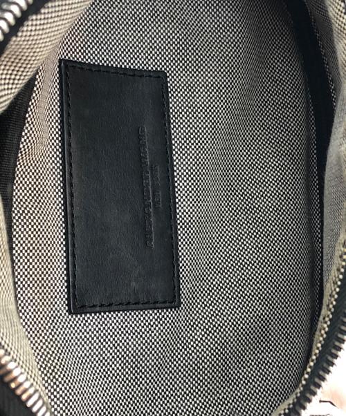ALEXANDER WANG（アレキサンダー・ワン）ALEXANDER WANG (アレキサンダー・ワン) ボディーバッグ　ATTICA MINI FANNY PACK ホワイト×ブラックの古着・服飾アイテム
