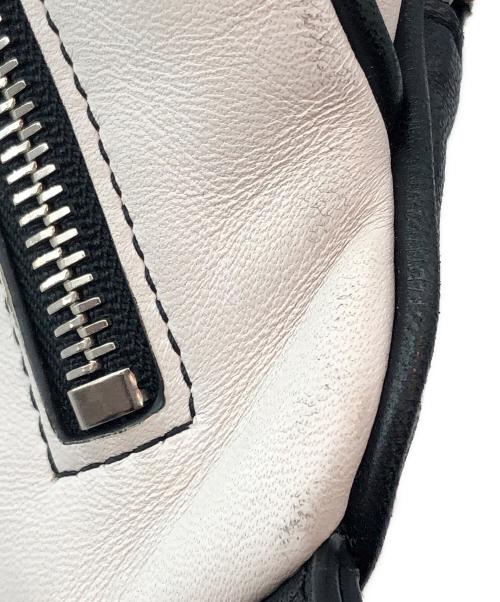 ALEXANDER WANG（アレキサンダー・ワン）ALEXANDER WANG (アレキサンダー・ワン) ボディーバッグ　ATTICA MINI FANNY PACK ホワイト×ブラックの古着・服飾アイテム