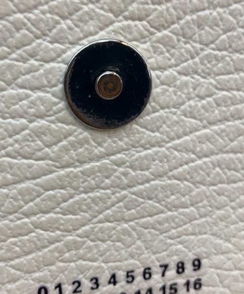 Maison Margiela（メゾンマルジェラ）Maison Margiela (メゾンマルジェラ) スモール チェーンウォレット 4ステッチ ミニショルダー ホワイト サイズ:不明の古着・服飾アイテム