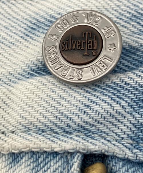 LEVI'S（リーバイス）LEVI'S (リーバイス) SILVERTAB LOOSE FIT スカイブルー サイズ: W36×L32の古着・服飾アイテム