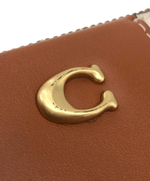 COACH（コーチ）COACH (コーチ) エッセンシャルスリムアコーディオンジップウォレット ホースキャリッジ ホワイト×ブラウン サイズ:不明の古着・服飾アイテム