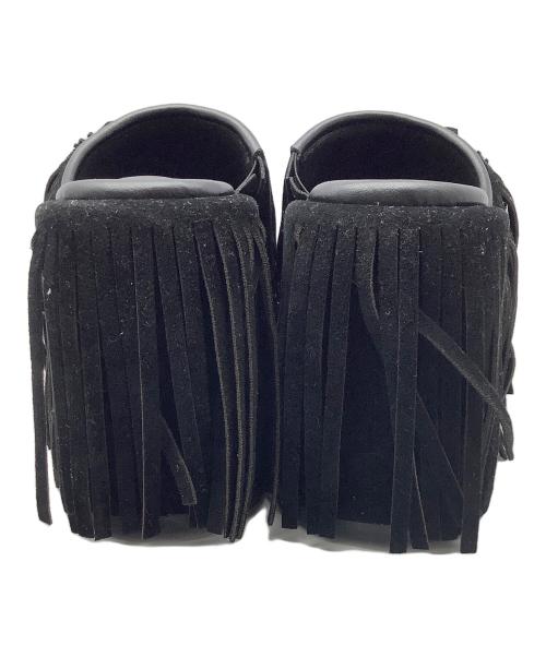 YELLO（イエロ）YELLO (イエロ) ROOT FRINGED PLATFORM MULES ブラック サイズ:Sの古着・服飾アイテム