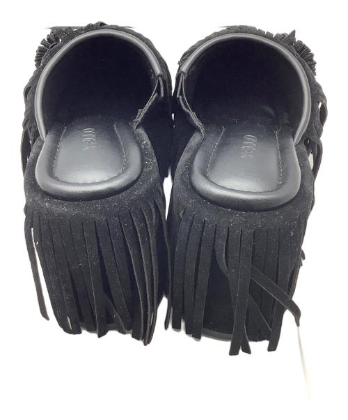 YELLO（イエロ）YELLO (イエロ) ROOT FRINGED PLATFORM MULES ブラック サイズ:Sの古着・服飾アイテム