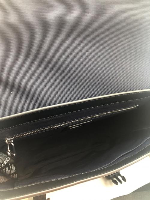 LACOSTE（ラコステ）LACOSTE (ラコステ) フラップレザーショルダーバッグ ブラックの古着・服飾アイテム