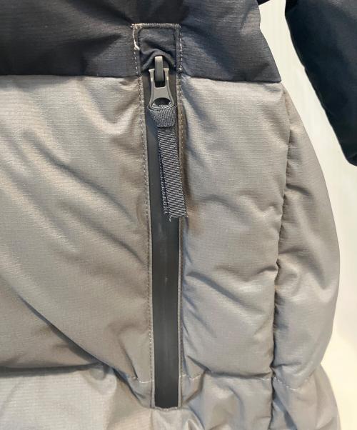 NEW BALANCE（ニューバランス）NEW BALANCE (ニューバランス) NB GREY カラーブロックダウンジャケット ブラック サイズ:Ｌ 未使用品の古着・服飾アイテム